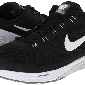 Best Sneakers For Flat Feet: Rose Paul